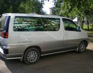 2000 Nissan Elgrand Pictures