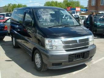 2000 Nissan Elgrand Photos