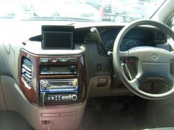 2000 Nissan Elgrand Images