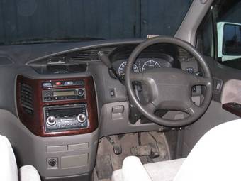 2000 Nissan Elgrand Photos