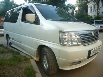 2000 Nissan Elgrand Photos