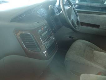 2000 Nissan Elgrand Photos