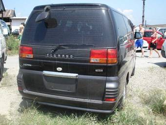 2000 Nissan Elgrand Photos