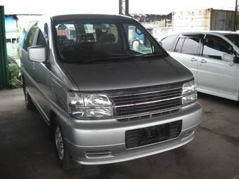 2000 Nissan Elgrand Pictures