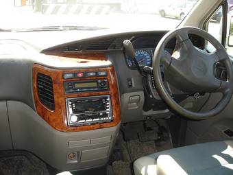 2000 Nissan Elgrand Photos