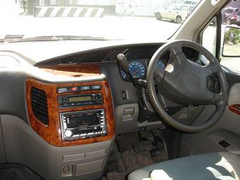 2000 Nissan Elgrand Pics