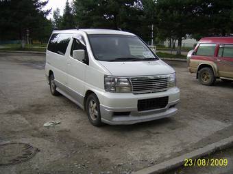 2000 Nissan Elgrand Photos