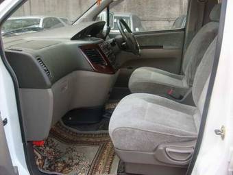 2000 Nissan Elgrand Pics