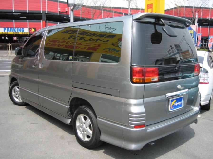 2001 Nissan Elgrand Photos