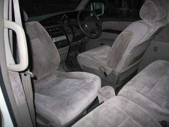 2001 Nissan Elgrand Photos