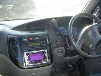 2001 Nissan Elgrand Pictures