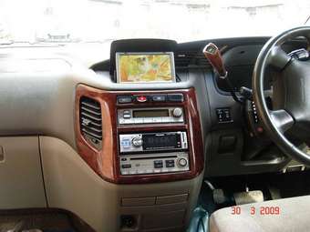 2001 Nissan Elgrand Pictures