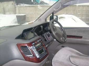 2001 Nissan Elgrand Photos