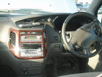 2001 Nissan Elgrand Photos