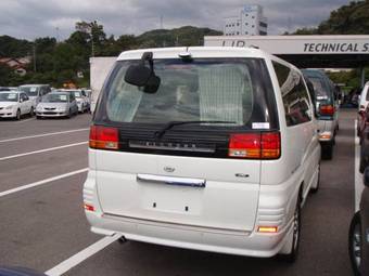 2001 Nissan Elgrand Pictures