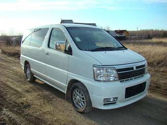 2001 Nissan Elgrand Photos