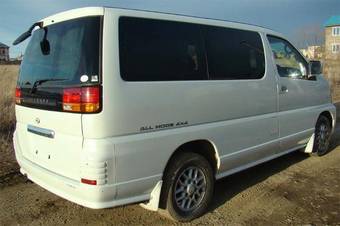 2001 Nissan Elgrand Photos