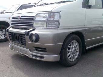 2001 Nissan Elgrand Photos