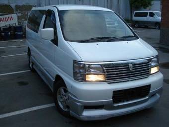 2001 Nissan Elgrand Photos