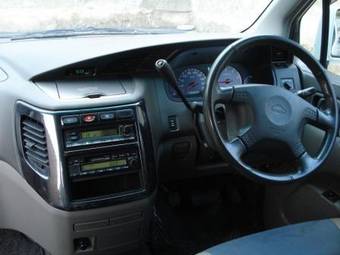 2001 Nissan Elgrand Photos