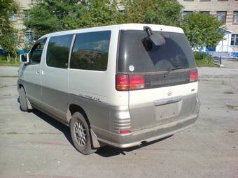 2001 Nissan Elgrand Photos
