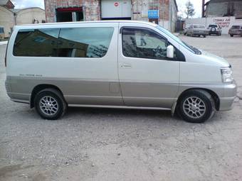 2001 Nissan Elgrand Photos