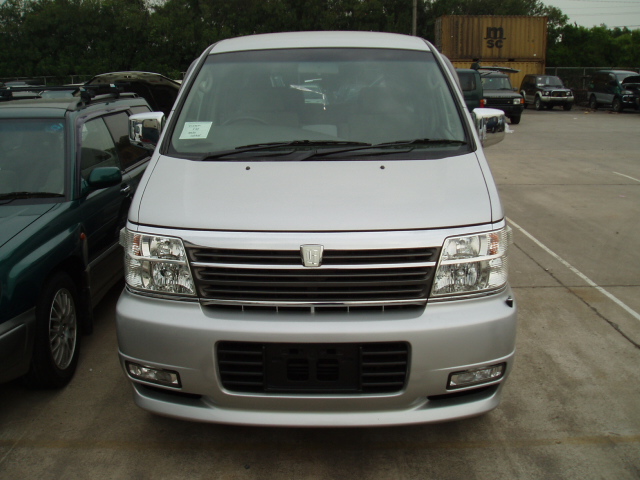 2002 Nissan Elgrand Photos