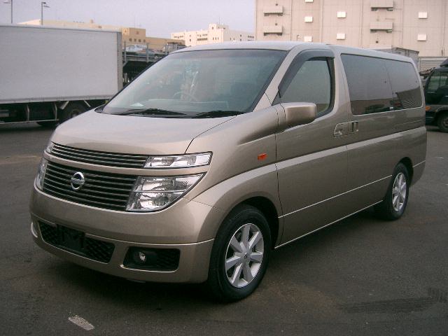 2002 Nissan Elgrand Photos