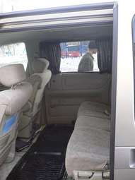 2002 Nissan Elgrand Pictures