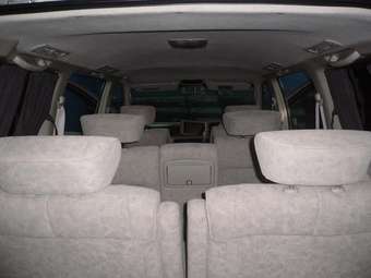 2002 Nissan Elgrand Photos
