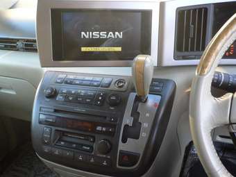 2002 Nissan Elgrand Pictures