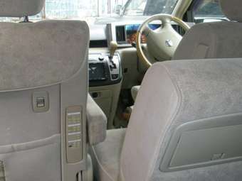 2002 Nissan Elgrand Images