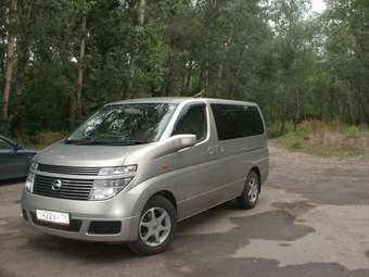 2002 Nissan Elgrand Photos