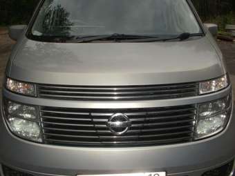 2002 Nissan Elgrand Photos