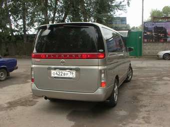 2002 Nissan Elgrand Photos