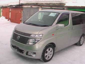 2002 Nissan Elgrand Photos