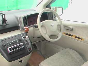 2002 Nissan Elgrand Photos