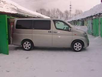 2002 Nissan Elgrand Pictures