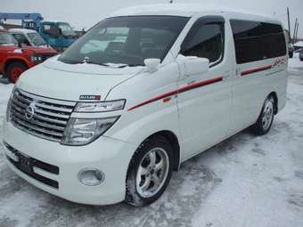 2002 Nissan Elgrand Photos