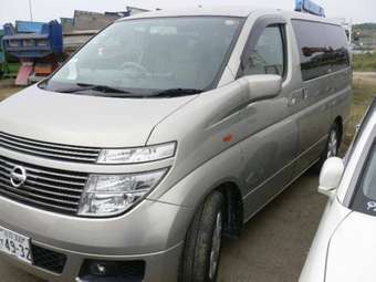 2002 Nissan Elgrand Pictures