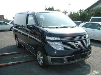 2002 Nissan Elgrand Photos