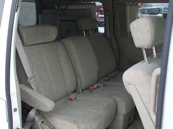 2002 Nissan Elgrand Photos