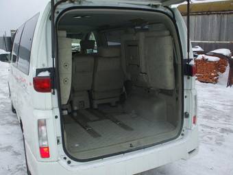 2002 Nissan Elgrand Photos