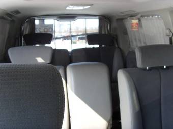 2002 Nissan Elgrand Photos