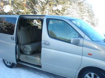 2002 Nissan Elgrand Images