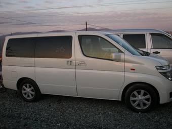 2002 Nissan Elgrand Photos