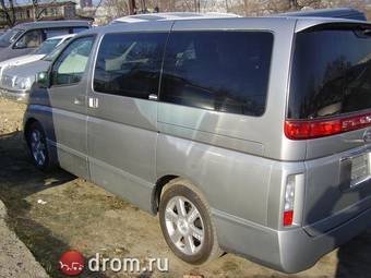 2002 Nissan Elgrand Photos