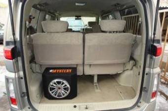 2002 Nissan Elgrand Photos