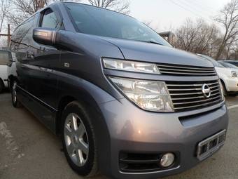 2002 Nissan Elgrand Pictures