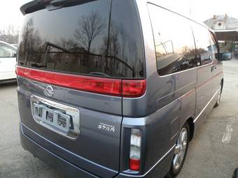 2002 Nissan Elgrand Photos